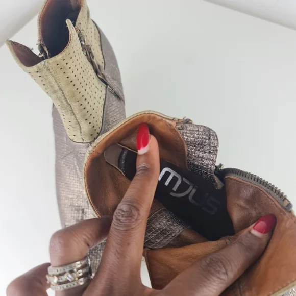 Mjus Shoes Leather Perforated Ankle Boots Size 38 or 8 Booties Side Zip - Picture 8 of 12